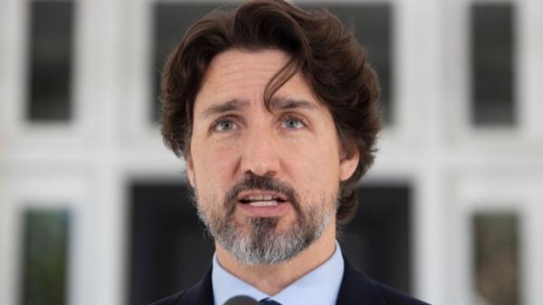 نخست وزیر کانادا برای فرار از رسوایی گورها پای پاپ را وسط کشید