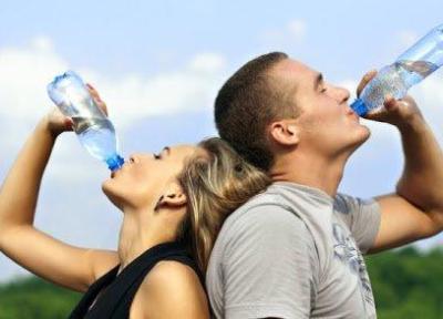 12 راه ساده و کاربردی برای نوشیدن آب بیشتر