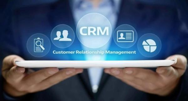 چرا کسب و کارها باید بین crm خارجی و بومی (ایرانی) دست به انتخاب بزنند