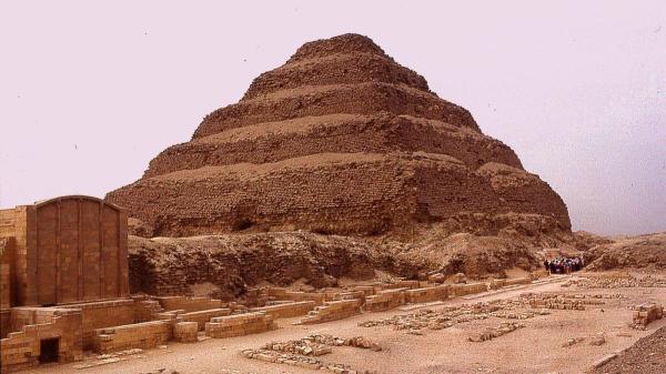 گورستان سقاره گورستان سقاره: گنجینه ای بی نظیر از تاریخ و تمدن مصر باستان